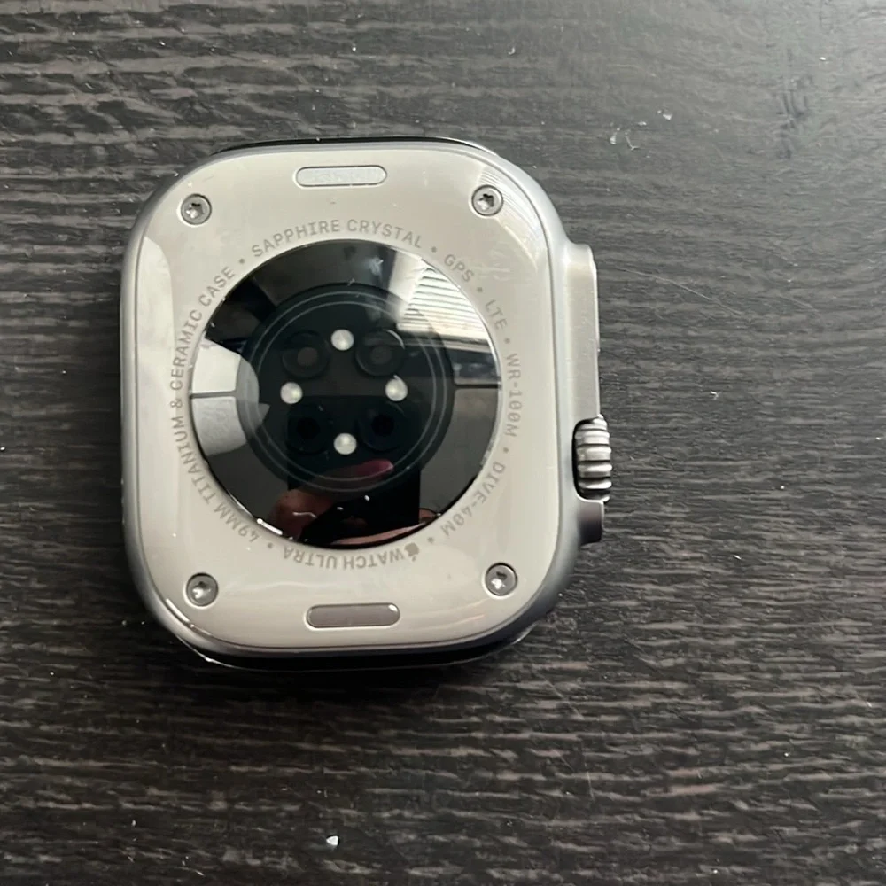 Apple Watch Ultra 2 selling it for 900